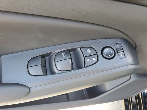 Used 2025 Nissan Altima 2.5 S FWD image 13