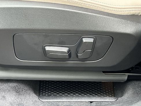 Used 2025 BMW X1 xDrive28i w/ Technology Package image 12