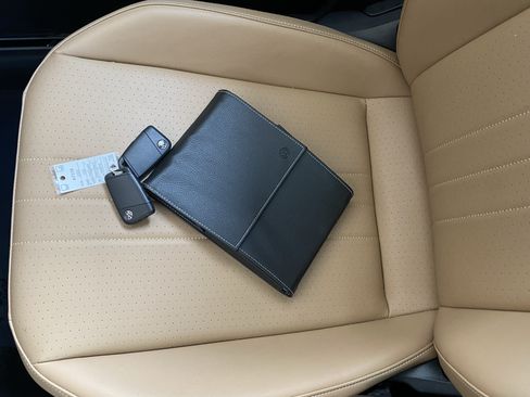 Certified 2023 Volkswagen Tiguan SE R-Line FWD image 9