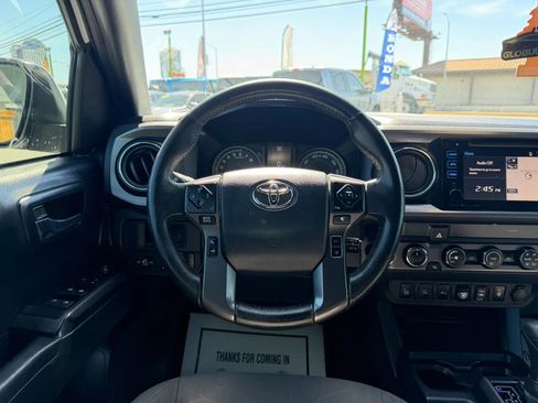 Used 2019 Toyota Tacoma TRD Sport w/ Technology Package AWD/4WD image 17