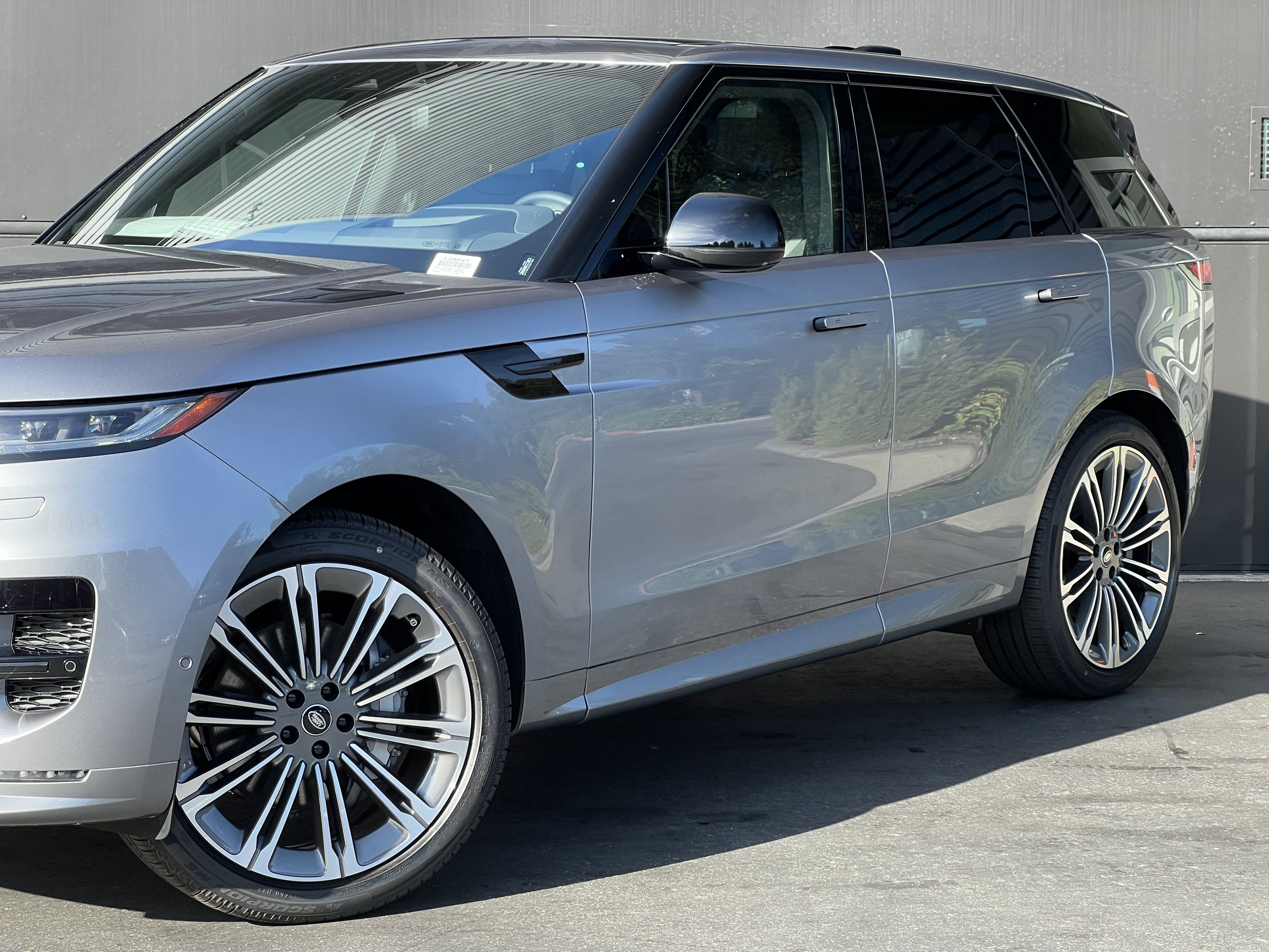 New 2025 Land Rover Range Rover Sport Dynamic SE AWD/4WD image 2