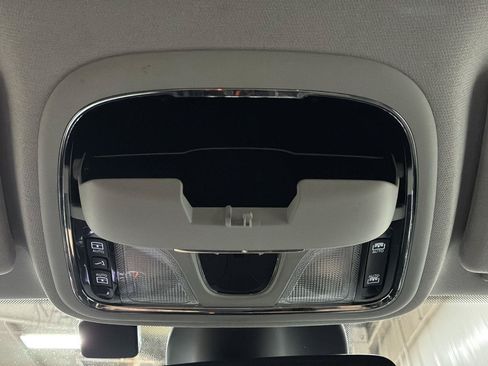 Used 2020 Jeep Cherokee Limited w/ Technology Group FWD image 25