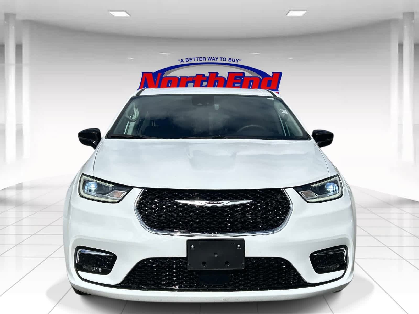 Used 2024 Chrysler Pacifica Touring-L FWD image 7