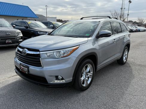 Used 2016 Toyota Highlander Limited Platinum image 3