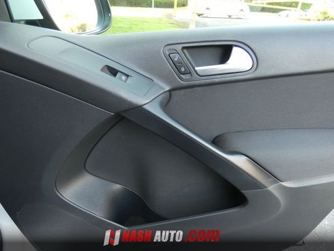 Used 2017 Volkswagen Tiguan S FWD image 29