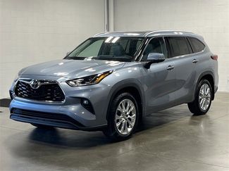 Used 2023 Toyota Highlander Limited video 2