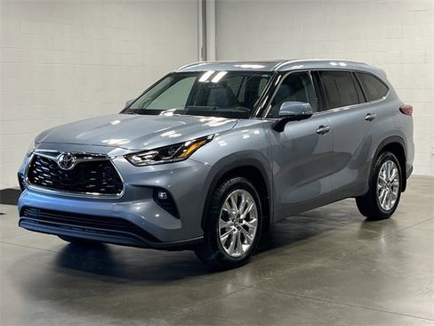 Used 2023 Toyota Highlander Limited image 2