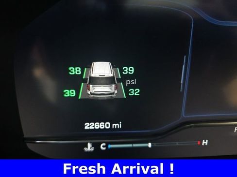 Used 2023 Chevrolet Suburban Premier image 3