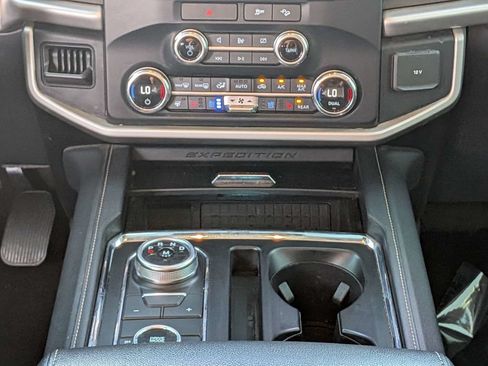 Used 2022 Ford Expedition XLT AWD/4WD image 20