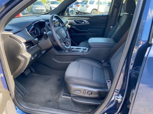 Used 2022 Chevrolet Traverse LT image 9