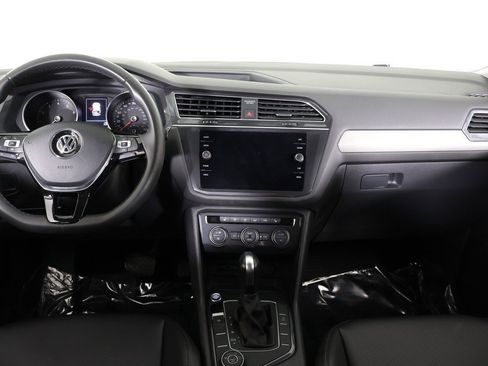 Used 2020 Volkswagen Tiguan SE image 34