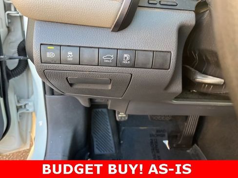 Used 2021 Toyota Camry LE image 28