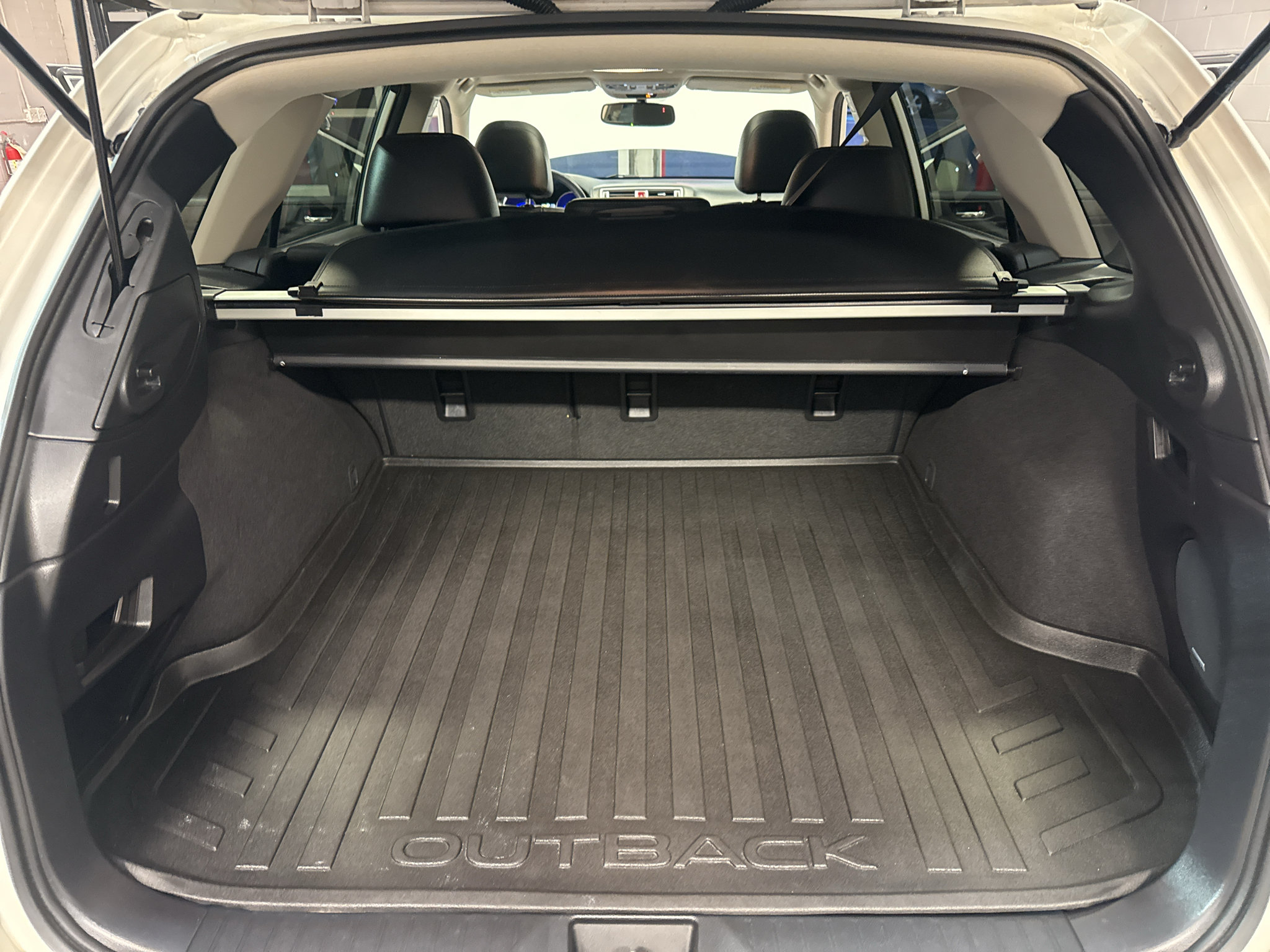 Used 2016 Subaru Outback 2.5i Limited AWD/4WD image 25