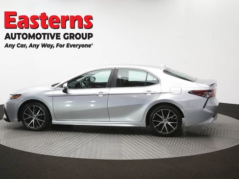 Used 2021 Toyota Camry SE w/ Carpet Mat Package (TMS) FWD image 60