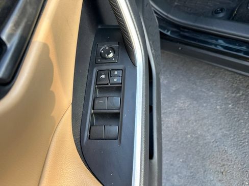 Used 2021 Toyota RAV4 LE FWD image 21