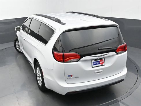 Used 2017 Chrysler Pacifica Touring-L image 30