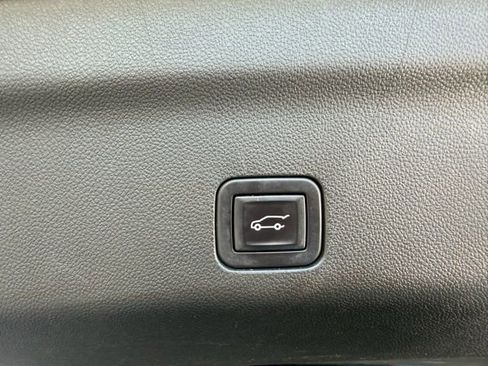 Certified 2022 Chevrolet Tahoe High Country w/ Premium Package 2 image 13