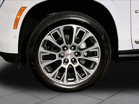 Used 2026 GMC Yukon Denali w/ Sun & Power Step Package AWD/4WD image 12