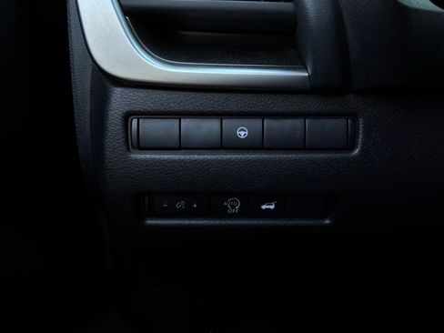 Used 2025 Nissan Rogue SV FWD image 23