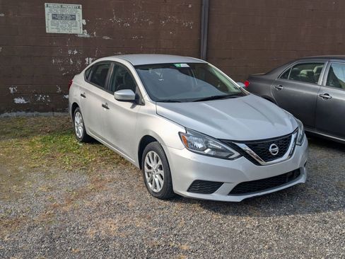 Used 2018 Nissan Sentra SV image 2