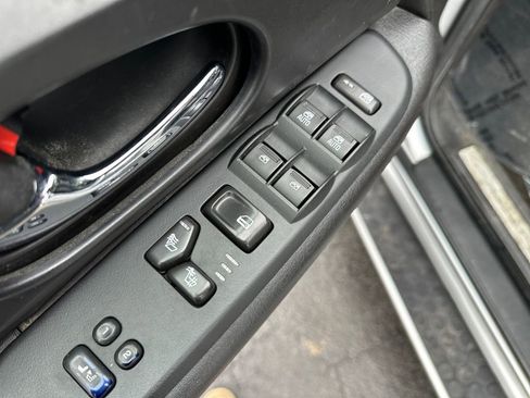 Used 2009 GMC Envoy Denali image 13