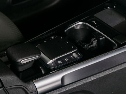 Used 2021 Mercedes-Benz GLB 250 image 33