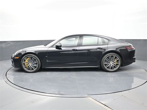 Used 2017 Porsche Panamera Turbo image 2