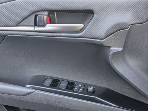 Used 2025 Toyota Camry SE image 14
