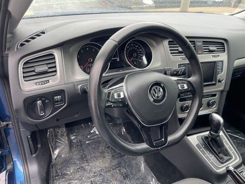 Used 2017 Volkswagen Golf S image 10