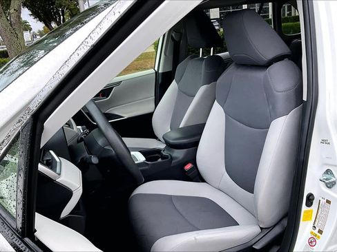 Used 2019 Toyota RAV4 XLE image 8