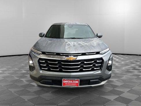 Used 2025 Chevrolet Equinox LT image 2
