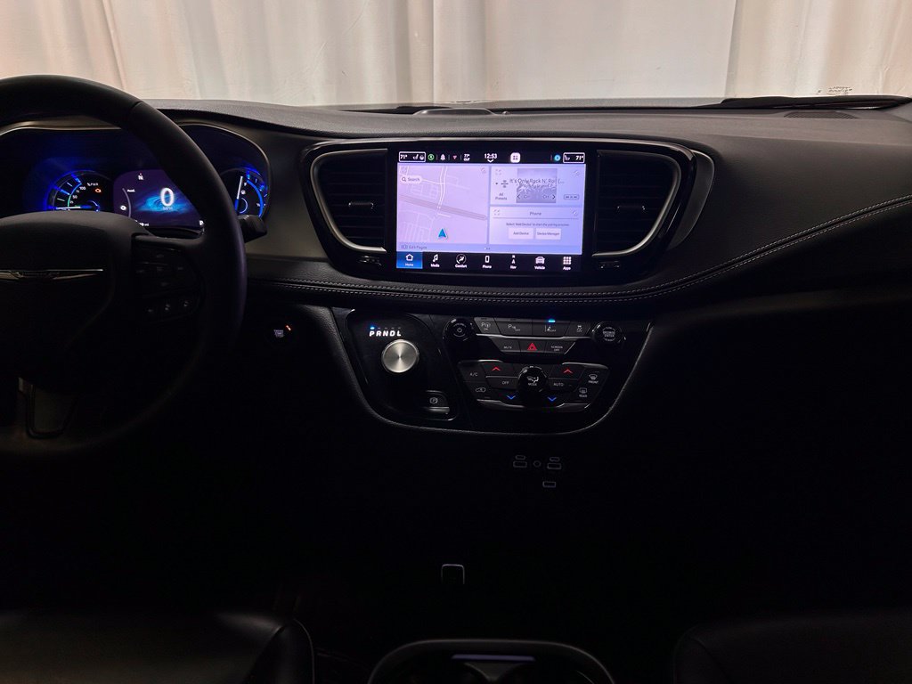 Used 2023 Chrysler Pacifica Touring-L w/ Uconnect Theater Family Group FWD image 17