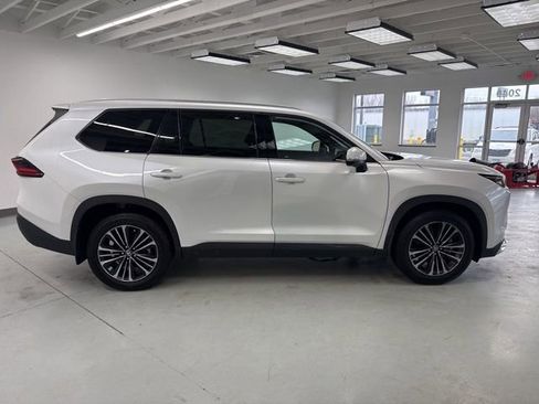 Used 2025 Toyota Grand Highlander AWD Hybrid image 14