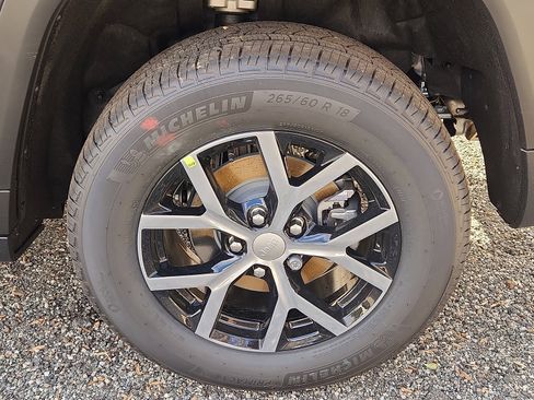 New 2025 Jeep Grand Cherokee Limited image 5