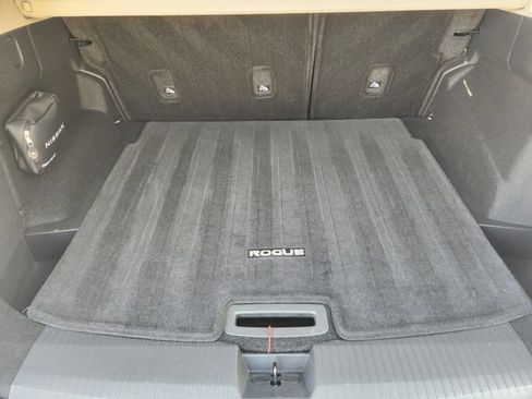 Used 2024 Nissan Rogue SV w/ SV Premium Package FWD image 30