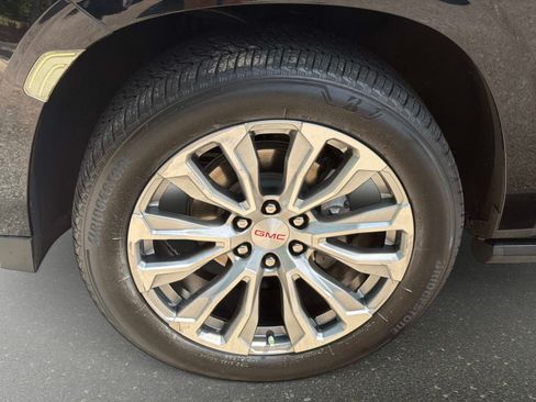 Used 2023 GMC Yukon Denali AWD/4WD image 10