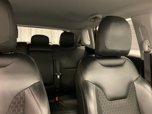 Used 2021 Jeep Compass Latitude AWD/4WD image 29