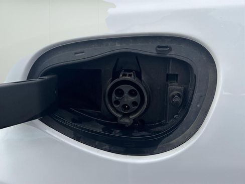 Used 2024 Chrysler Pacifica Select image 55