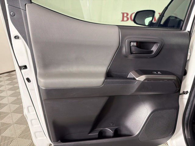 Used 2022 Toyota Tacoma SR5 AWD/4WD image 31