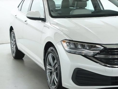 Used 2024 Volkswagen Jetta SE w/ Panoramic Sunroof Package FWD image 8