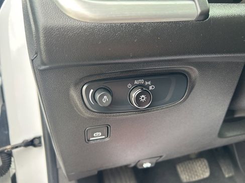 Used 2024 GMC Terrain SLE image 12