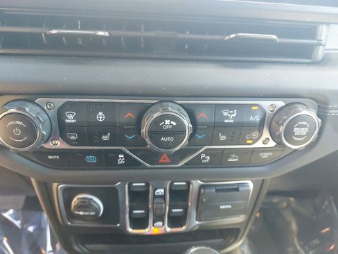 Used 2025 Jeep Wrangler Unlimited Sahara w/ Safety Group AWD/4WD image 22