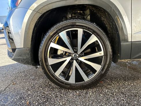 Used 2024 Volkswagen Taos SE image 6