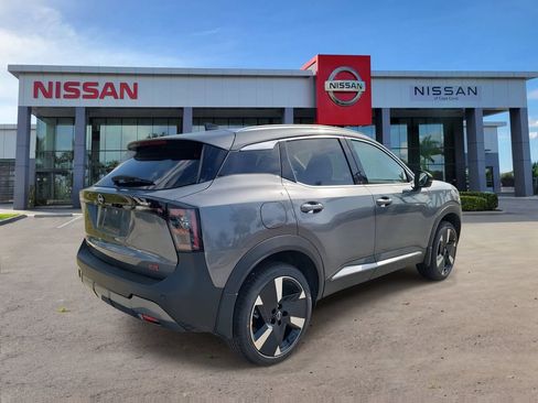 New 2026 Nissan Kicks SR w/ SR Premium Package FWD image 2