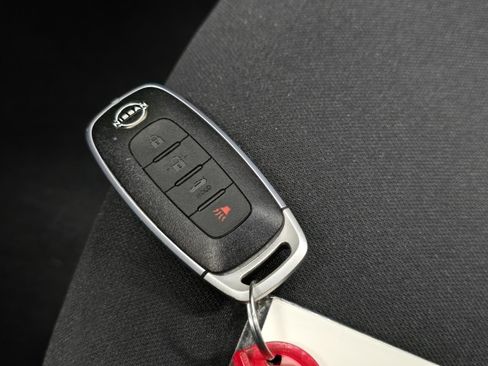 Used 2025 Nissan Sentra SV image 31