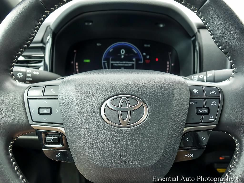 Used 2025 Toyota Camry SE FWD image 14