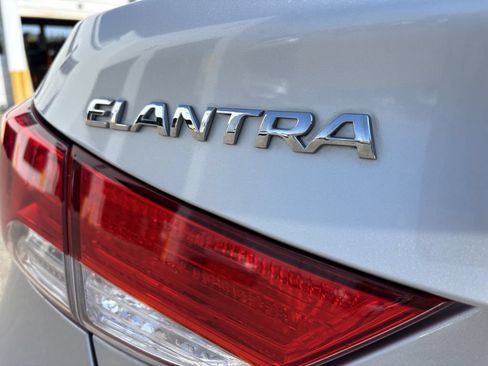 Used 2013 Hyundai Elantra Limited FWD image 11