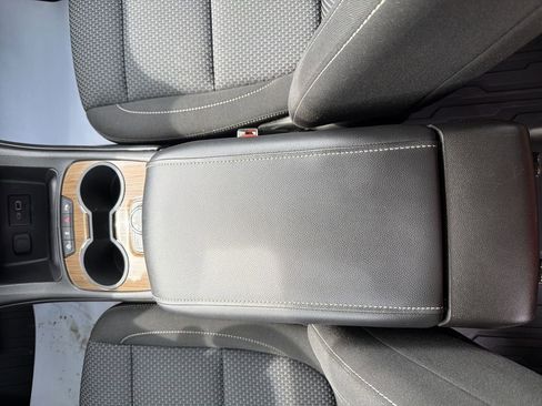 Used 2022 GMC Acadia SLE w/ LPO, Floor Liner Package image 32