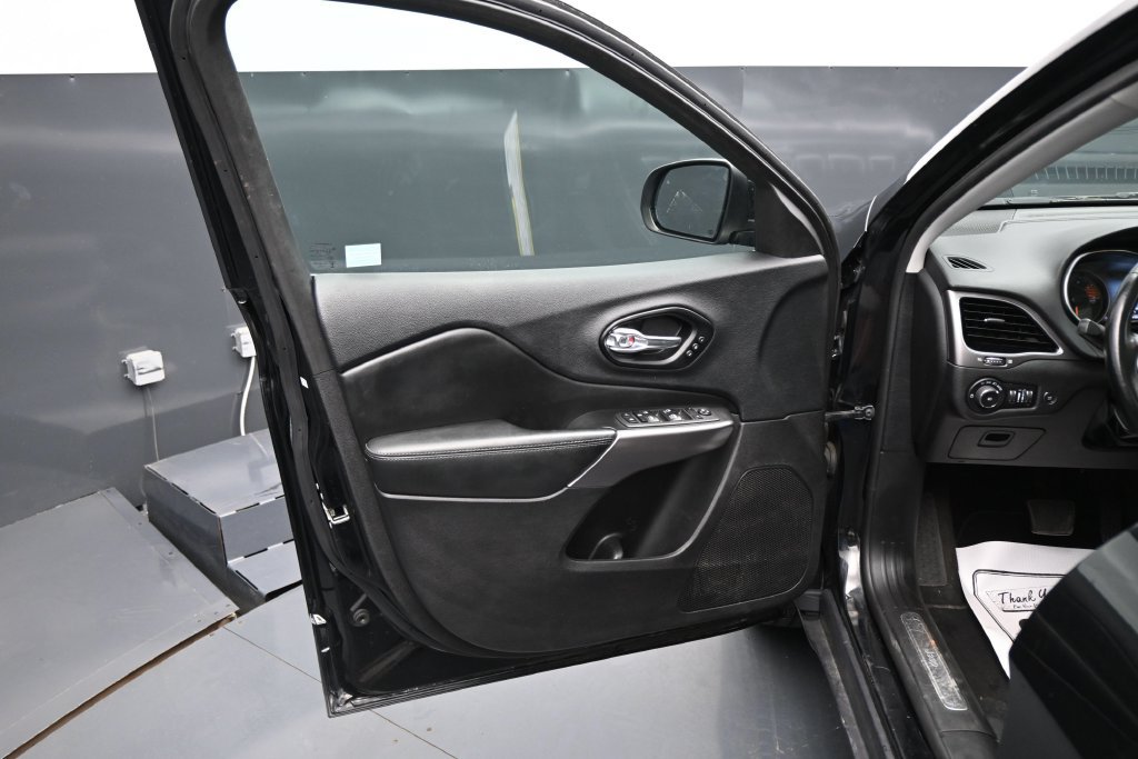 Used 2021 Jeep Cherokee Limited AWD/4WD image 10