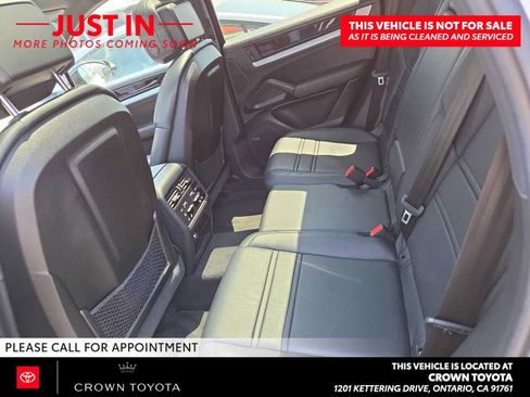 Used 2024 Porsche Cayenne S AWD/4WD image 4